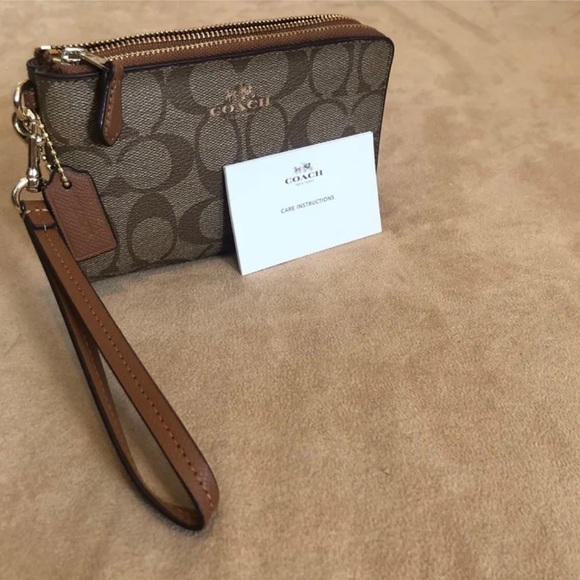 Coach Handbags - NWT Coach Double-Zip Wristlet